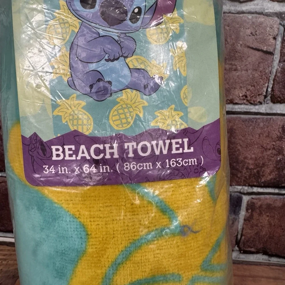 Disney Stitch Beach Towel Pineapple 34