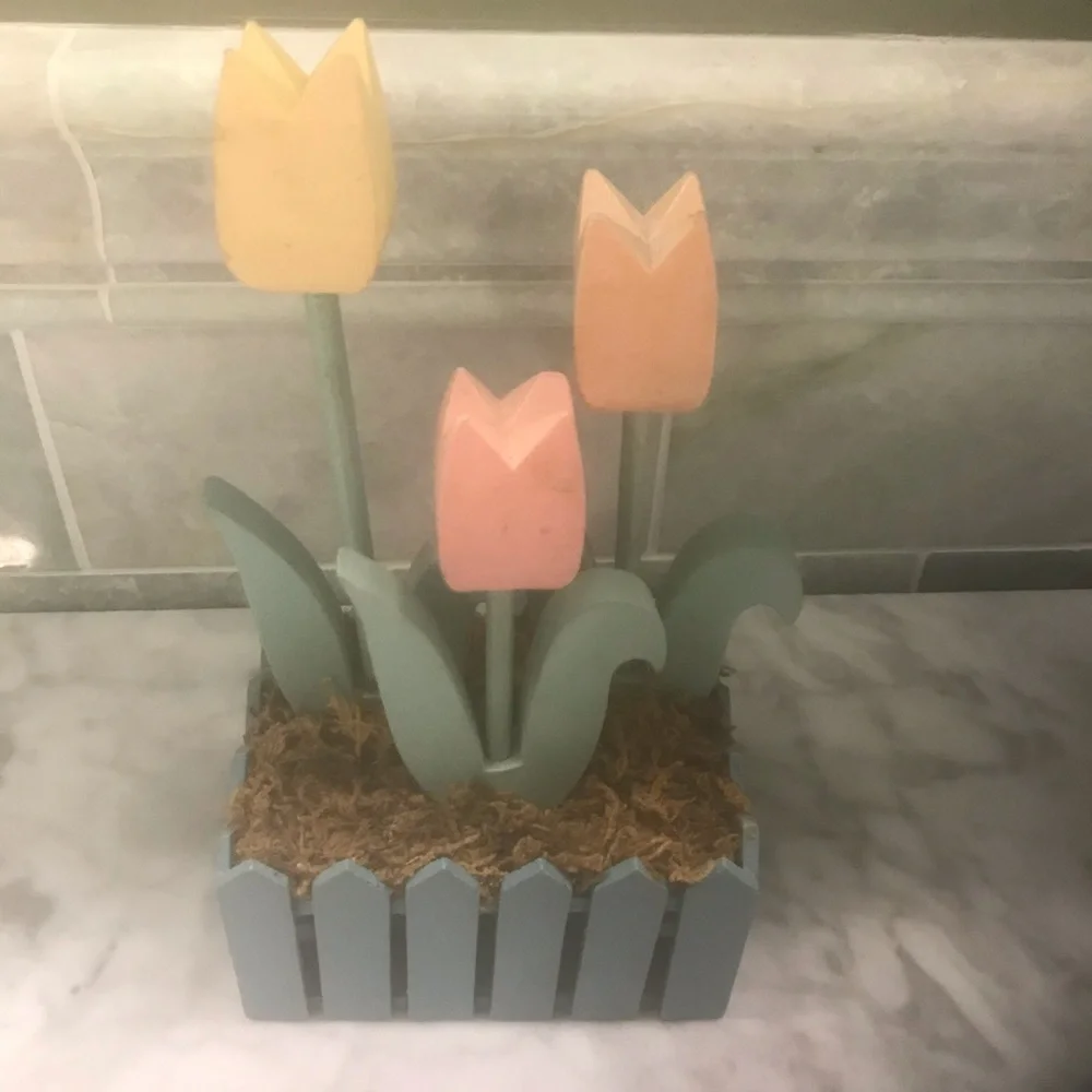 NEW Porcelain bunny dish & bouquet wooden tulips